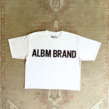 Remera ALBM BRAND – Blanca (Boxyfit)